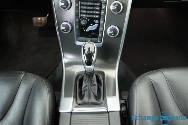 Volvo XC60 BUSINESS D4 181 ch S&S Momentum Geartronic A