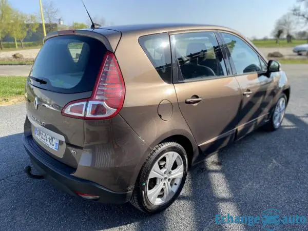 Renault Scénic (3) Exception 1.5 dCi 110 fap Eco2 2011