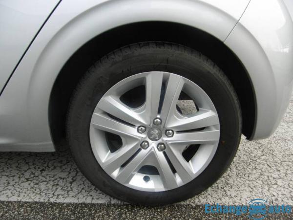 Peugeot 208 PureTech 82ch S&S BVM5 Signature