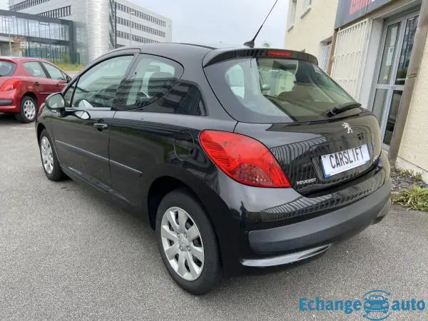 Peugeot 207 1.4 16 V 75 ch Trendy Essence