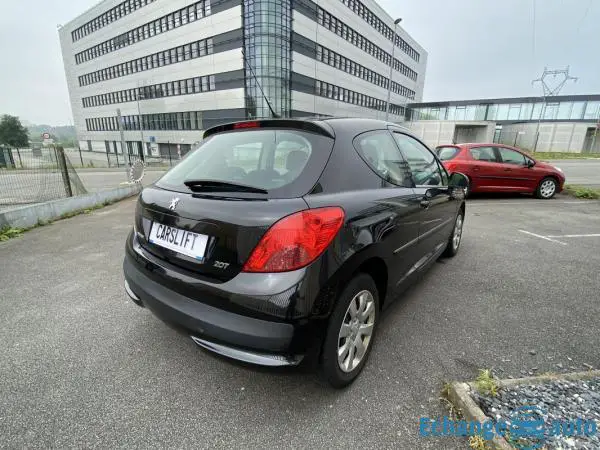 Peugeot 207 1.4 16 V 75 ch Trendy Essence