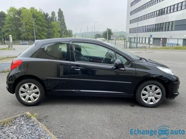 Peugeot 207 1.4 16 V 75 ch Trendy Essence