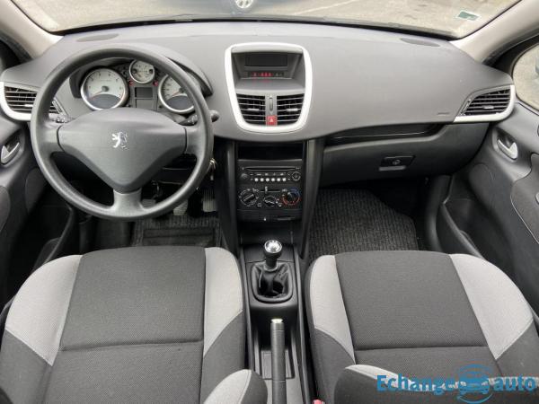Peugeot 207 1.4 16 V 75 ch Trendy Essence