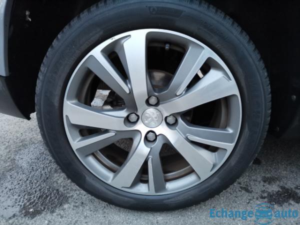 Peugeot 2008 1.6 VTi 120ch BVM5 Féline Titane