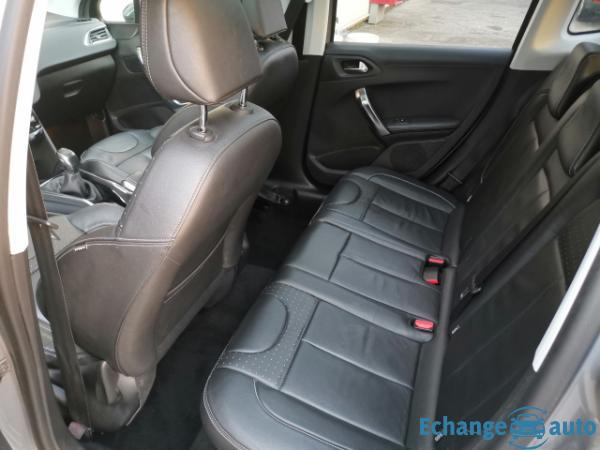 Peugeot 2008 1.6 VTi 120ch BVM5 Féline Titane