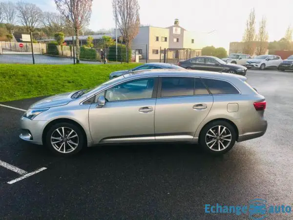 Toyota Avensis SW 2.0 D-4D 124 STYLE GARANTIE 6 MOIS