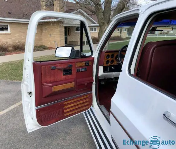 Chevrolet Suburban 5.7 vortec 1990 prix tout compris