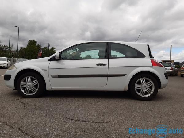Renault Mégane II 2.0 16v 136ch SPORT DYNAMIQUE