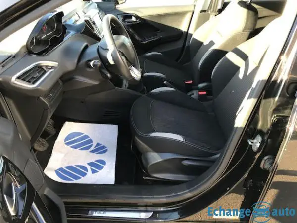 Peugeot 208 1.2 VTI 82 STYLE 5P