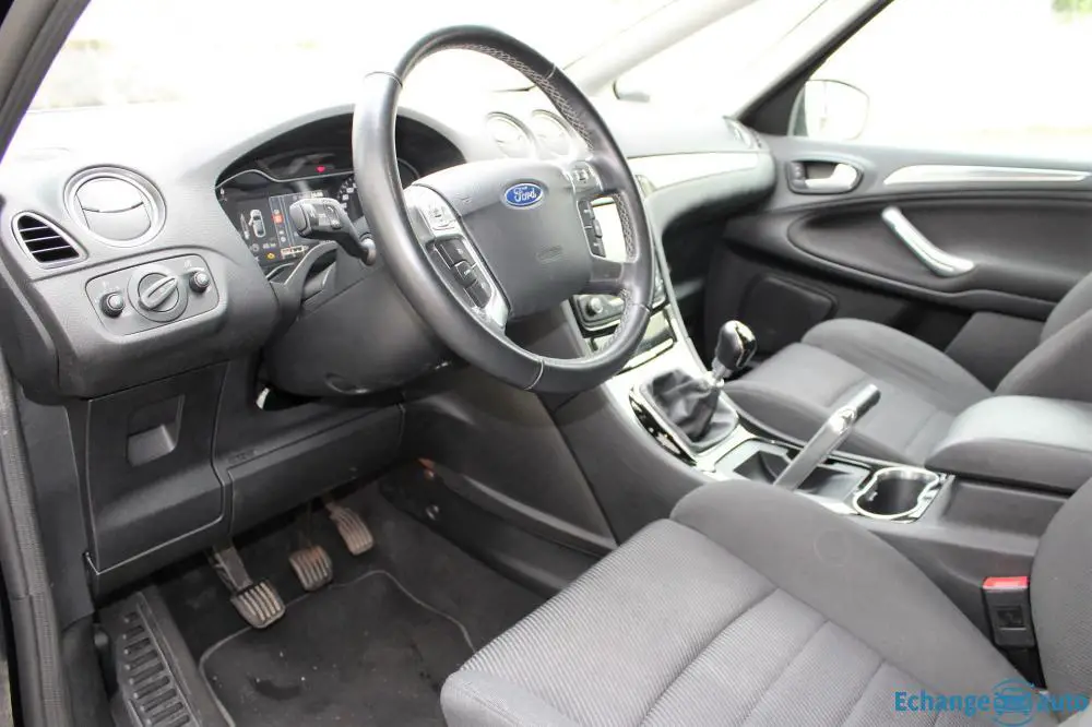 FORD - S-MAX TITANIUM 2L 140 CV 7 PLACES