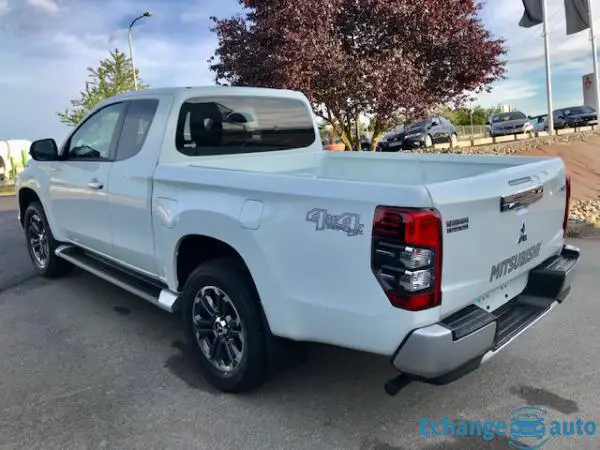 Mitsubishi L200 III CLUB CABINE 2.2 DI-D 150 INSTYLE MY20