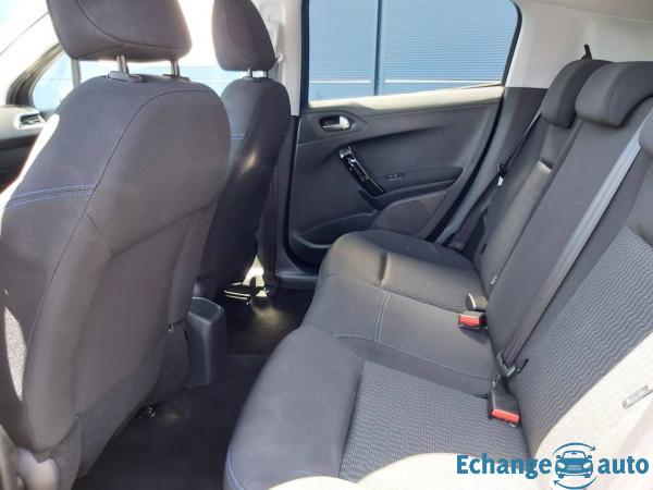 Peugeot 208 Puretech 82 Signature