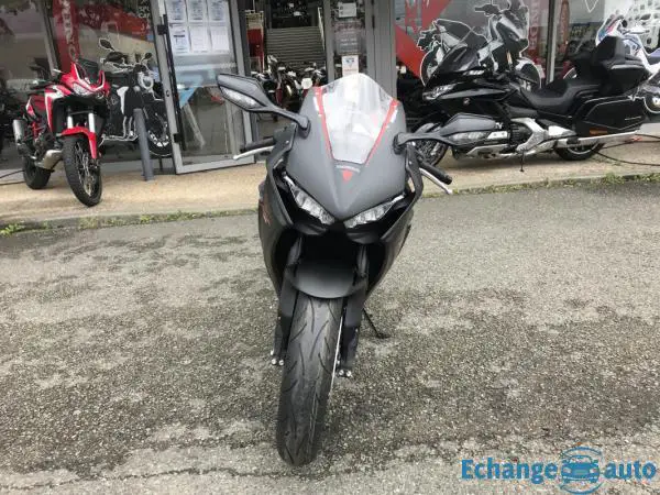 Honda CBR 1000 R FIREBLADE