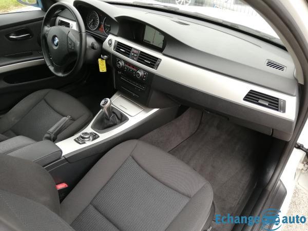 Caisson De Basses Sur Mesure Pour BMW Série 3 E91 Touring - En MDF, Trou 25,4 Cm, Volume 15 Litres, Noir