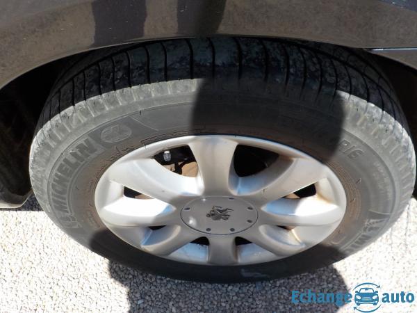 PEUGEOT 807 807 2.2 16V SV Pullman