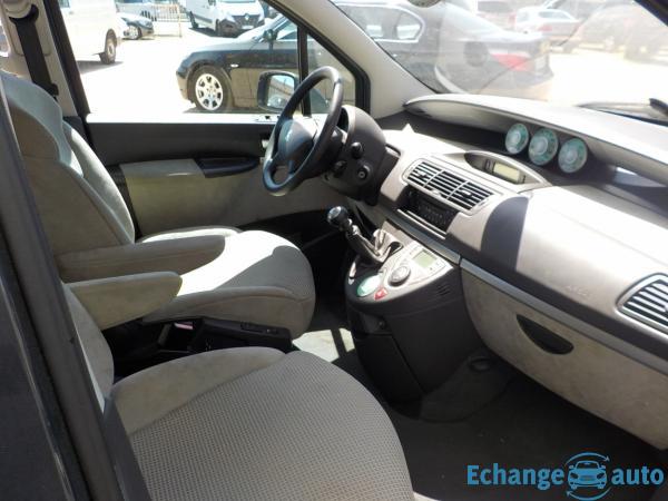 PEUGEOT 807 807 2.2 16V SV Pullman