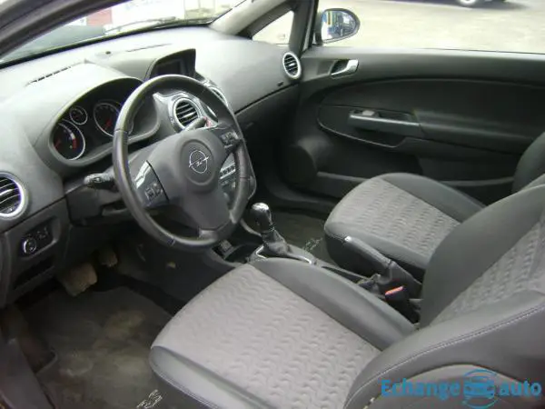 Opel Corsa B 14I 100 CV COSMO 3 PORTES BOITE AUTO