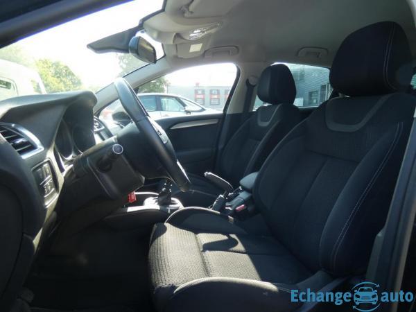 Citroën C4 blue HDI 1.6 120 CH