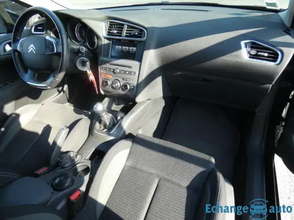 Citroën C4 blue HDI 1.6 120 CH