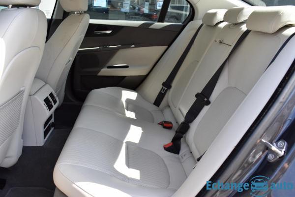 Jaguar XE 2.0D 180 PORTFOLIO