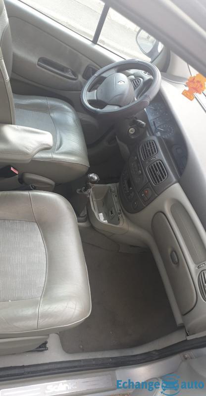 Renault scenic 1l9dti 105 ch sièges en cuir