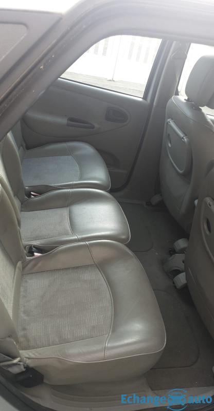 Renault scenic 1l9dti 105 ch sièges en cuir