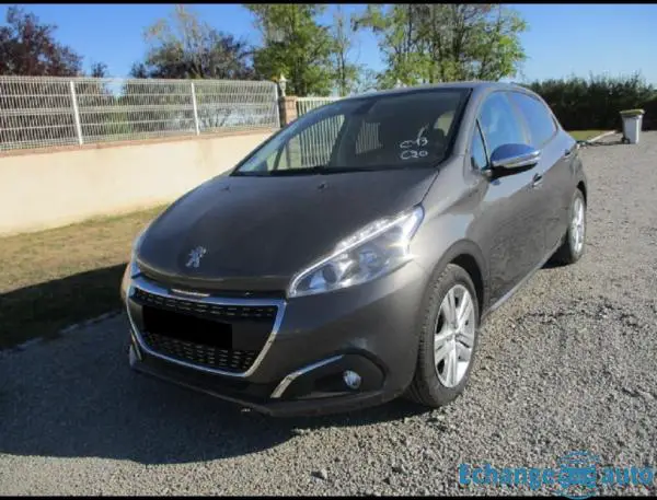 Peugeot 208 SIGNATURE PTECH 82