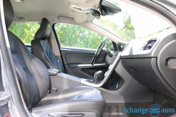 VOLVO V60 CROSS COUNTRY V60 Cross Country D4 190 ch Summum