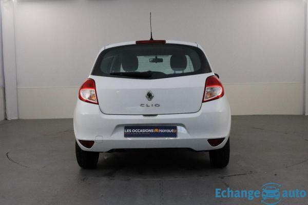 Renault Clio III 1.2 16V 75