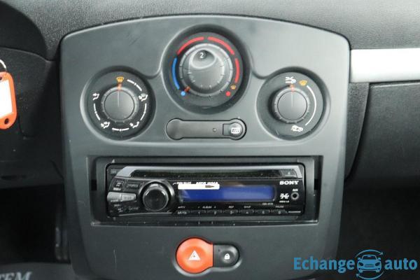 Renault Clio III 1.2 16V 75