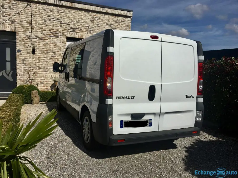 Renault trafic 2.0L 115cv 6 places