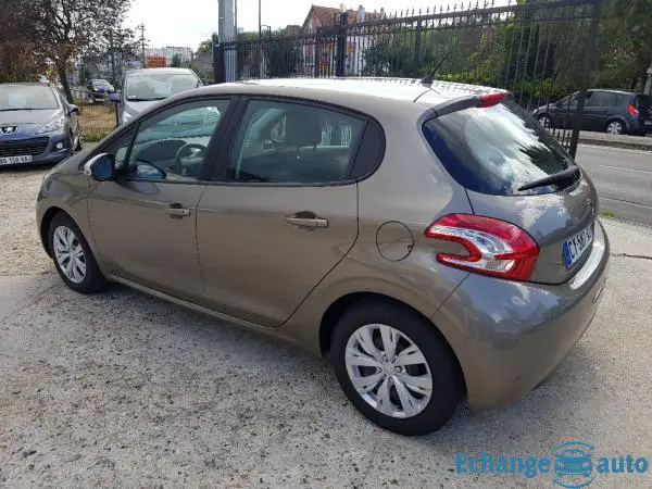 PEUGEOT 208  1.4 HDi 68ch BVM5 Business