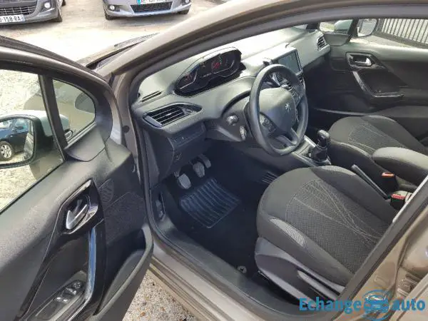 PEUGEOT 208  1.4 HDi 68ch BVM5 Business
