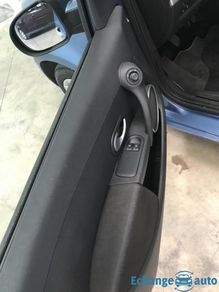 Renault Clio III dCi 90 eco2 Dynamique TomTom