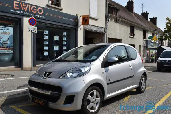 Peugeot 107 (2) 1.0 68 BLACK & SILVER 3P