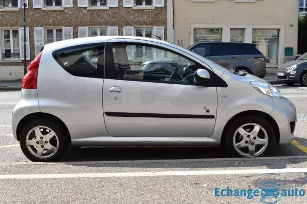Peugeot 107 (2) 1.0 68 BLACK & SILVER 3P