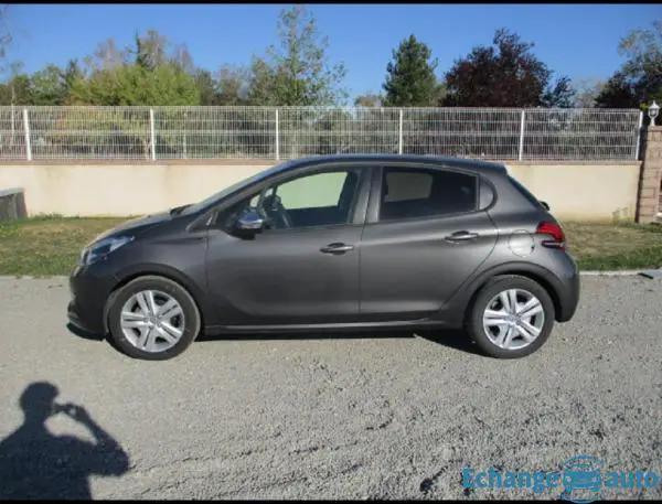 Peugeot 208 SIGNATURE PTECH 82