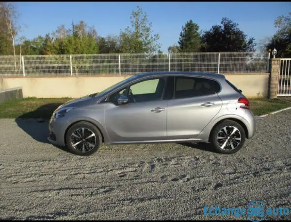 Peugeot 208 PTECH 110 EAT6 ALLURE