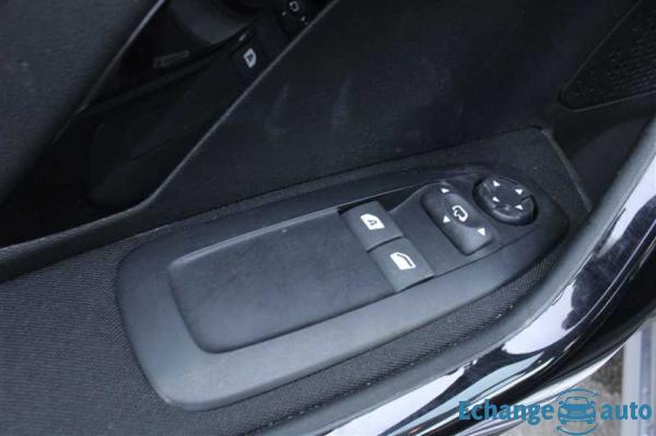 Peugeot 208 1.2 PureTech 82ch S&S BVM5 Signature