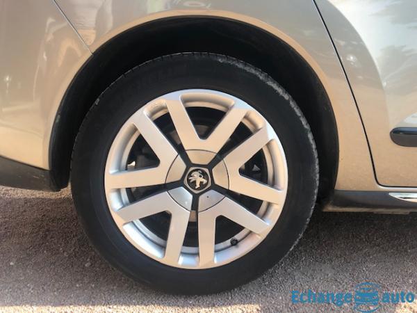 Peugeot 3008 2.0 HDI 163 CH - 37 ELECTRIQUE HYBRID 4 ALLURE GARANTIE 18 MOIS