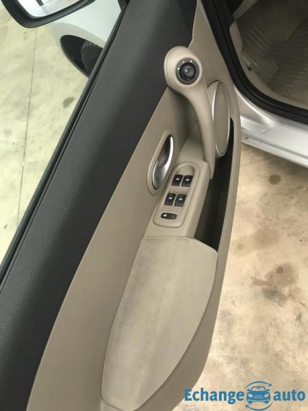 Renault Clio III 1.6 16V 110 Privilege Proactive A