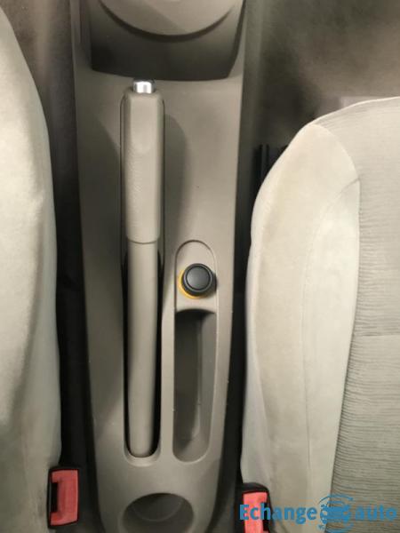 Renault Clio III 1.6 16V 110 Privilege Proactive A