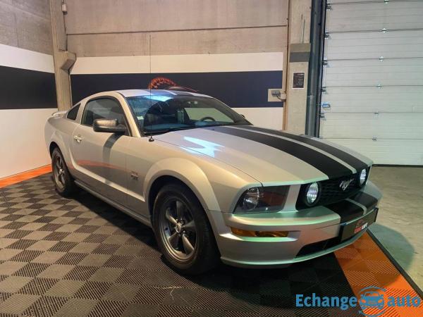 Ford Mustang GT 4.6L V8 305CH