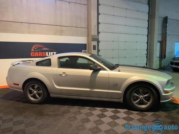 Ford Mustang GT 4.6L V8 305CH