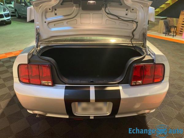 Ford Mustang GT 4.6L V8 305CH