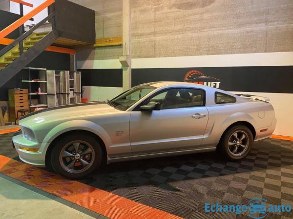Ford Mustang GT 4.6L V8 305CH