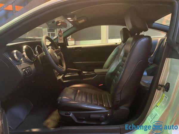 Ford Mustang GT 4.6L V8 305CH