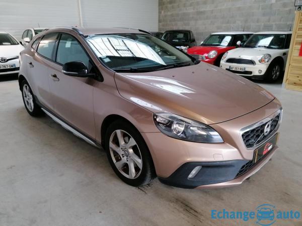 Volvo V40 Cross Country 1.6 TDI 115 CH D2 MOMENTUM - GARANTIE 6 MOIS