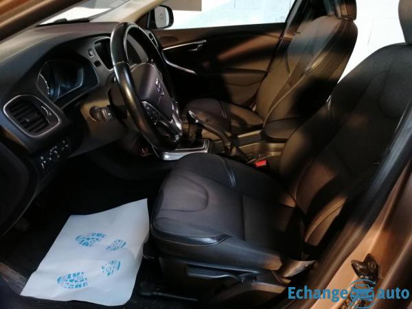 Volvo V40 Cross Country 1.6 TDI 115 CH D2 MOMENTUM - GARANTIE 6 MOIS
