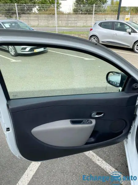 Renault Clio III SOCIETE DCI 75 CV GENERIQUE